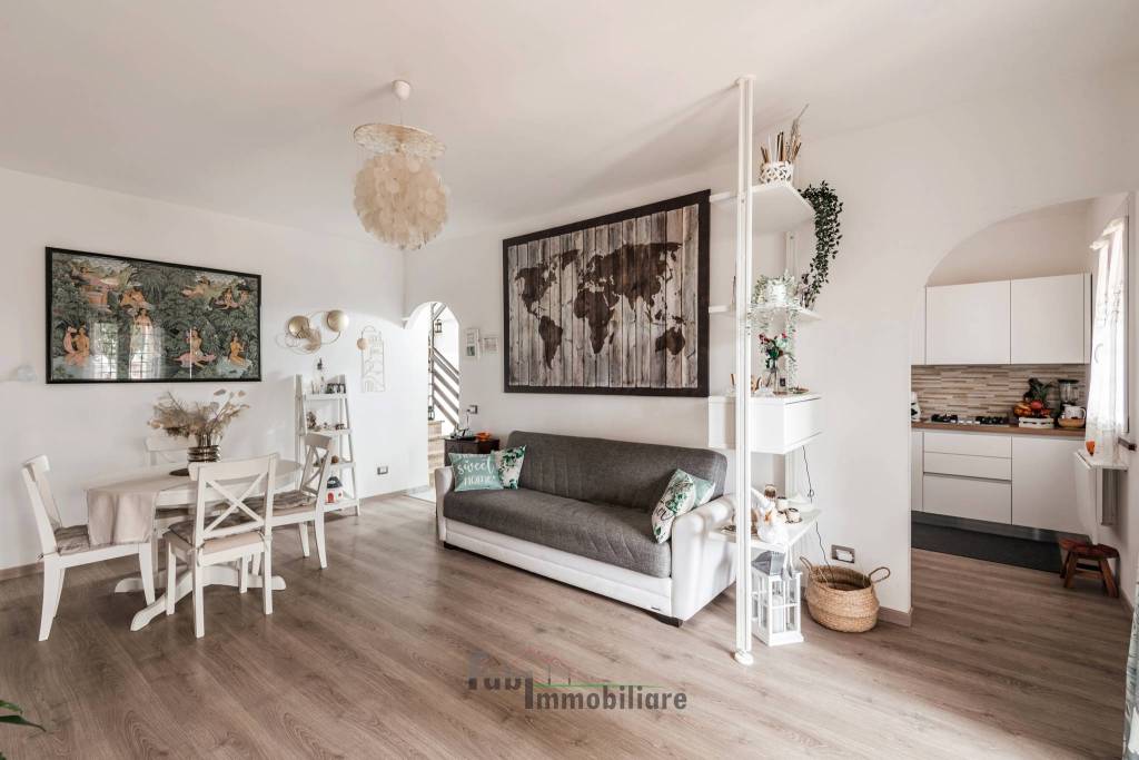 casa indipendente in vendita ad Ardea in zona Colle Romito