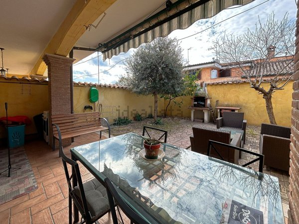 casa indipendente in vendita ad Ardea in zona Nuova California