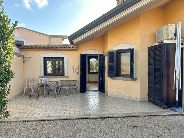 casa indipendente in vendita ad Ardea in zona Marina di Ardea