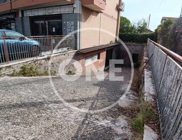 locale commerciale in vendita ad Ardea