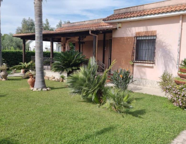casa indipendente in vendita ad Ardea in zona Colle Romito