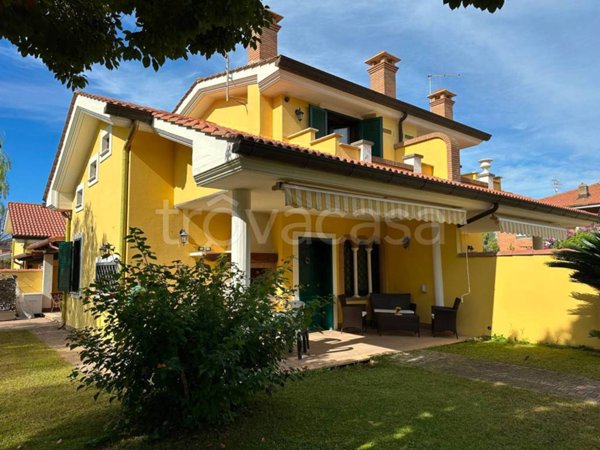 casa indipendente in vendita ad Ardea in zona Colle Romito