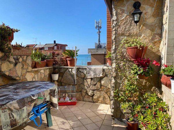 appartamento in vendita ad Ardea in zona Marina di Ardea