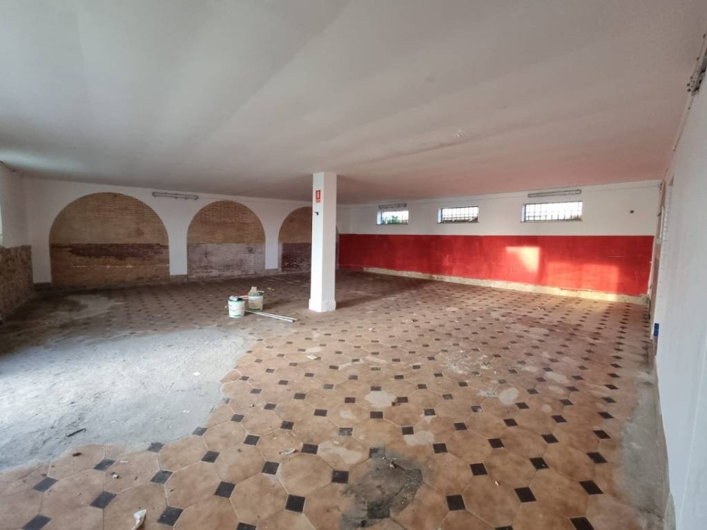 negozio in vendita ad Ardea in zona Marina di Ardea