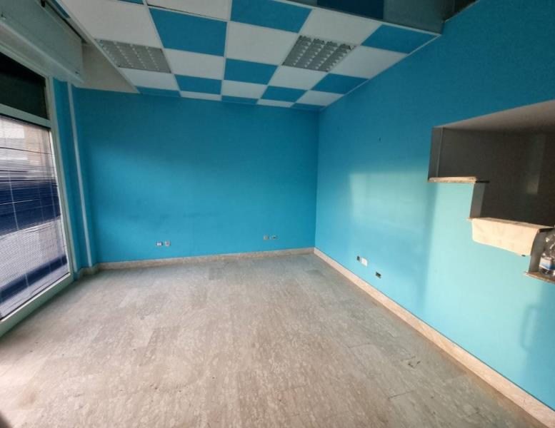 negozio in vendita ad Ardea in zona Marina di Ardea