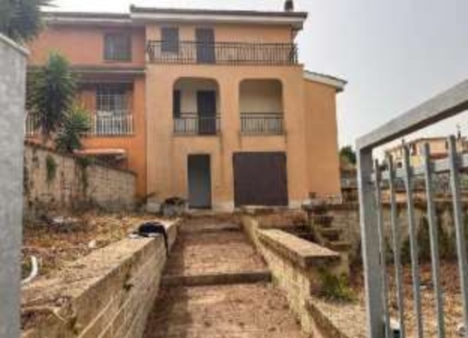 casa indipendente in vendita ad Ardea in zona Montagnano
