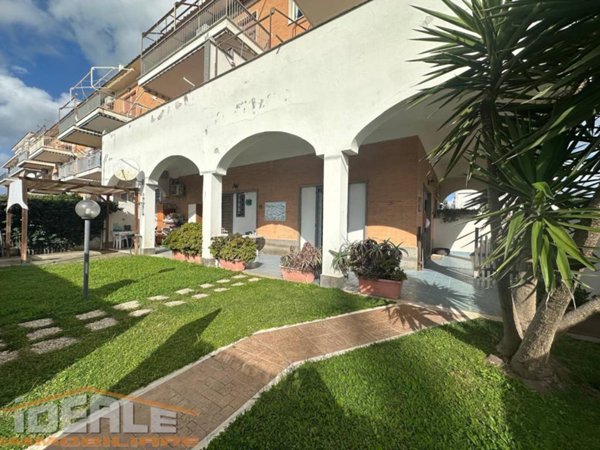 appartamento in vendita ad Ardea in zona Lido dei Pini