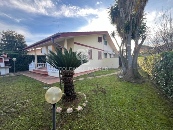 casa indipendente in vendita ad Ardea in zona Lido dei Pini