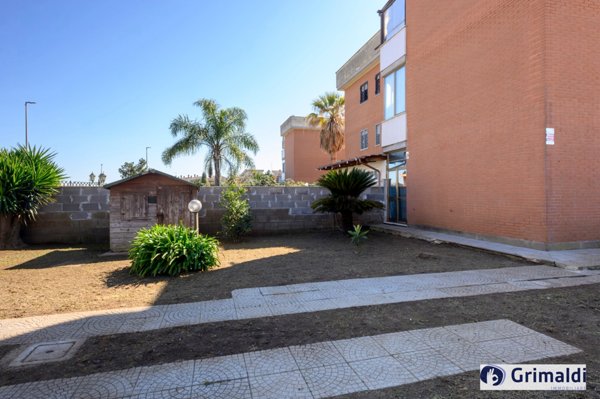 appartamento in vendita ad Ardea in zona Marina di Ardea