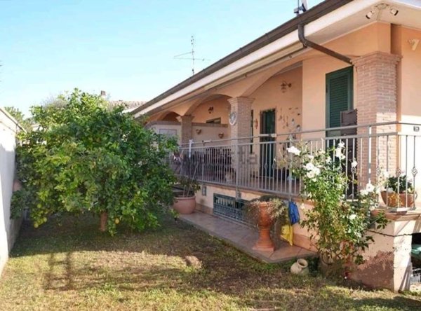 appartamento in vendita ad Ardea in zona Marina di Ardea