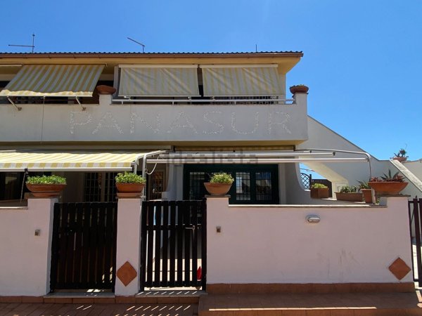 appartamento in vendita ad Ardea in zona Marina di Ardea