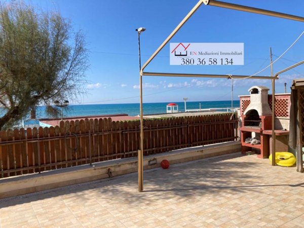 casa indipendente in vendita ad Ardea in zona Marina di Ardea