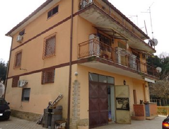 casa indipendente in vendita ad Ardea in zona Castagnola