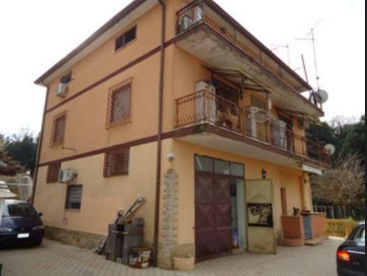 casa indipendente in vendita ad Ardea in zona Castagnola