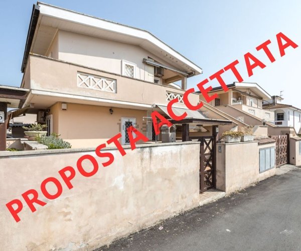 appartamento in vendita ad Ardea in zona Marina di Ardea