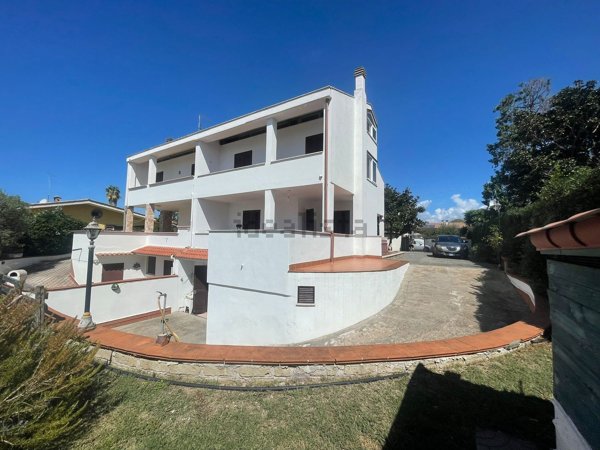 casa indipendente in vendita ad Ardea in zona Marina di Ardea