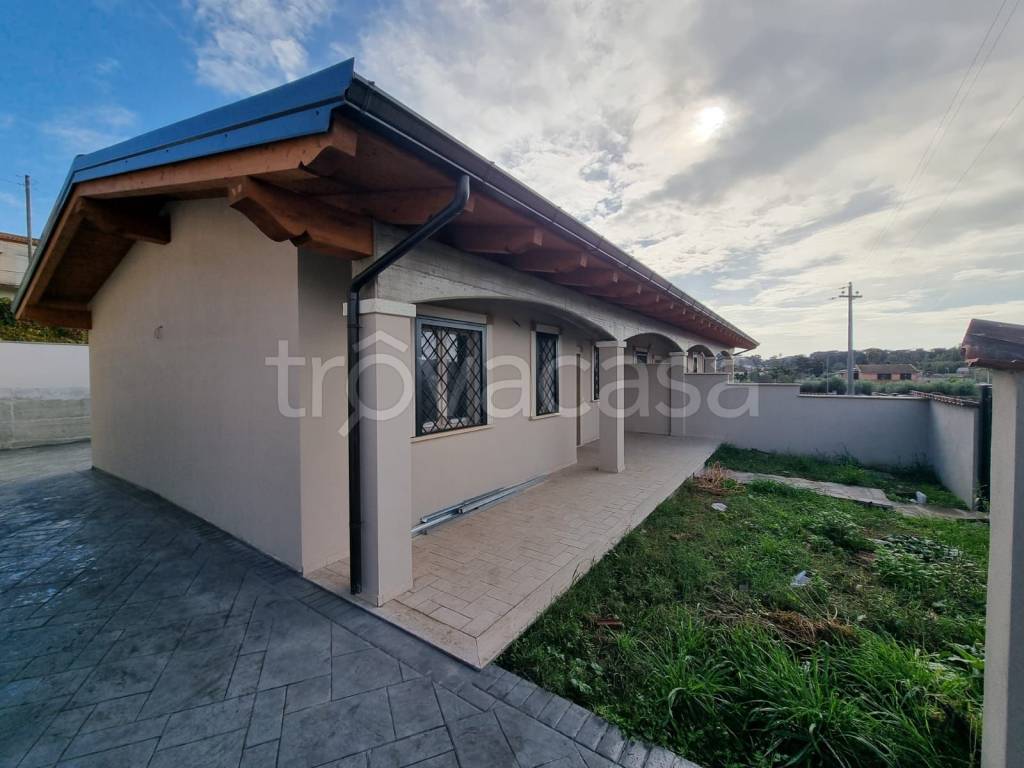 casa indipendente in vendita ad Ardea in zona Banditella