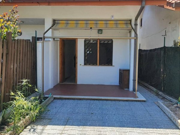 casa indipendente in vendita ad Ardea in zona Nuova California