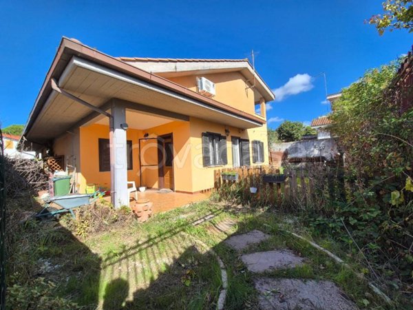 casa indipendente in vendita ad Ardea in zona Colle Romito