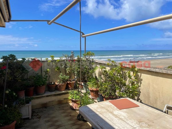 appartamento in vendita ad Ardea in zona Marina di Ardea