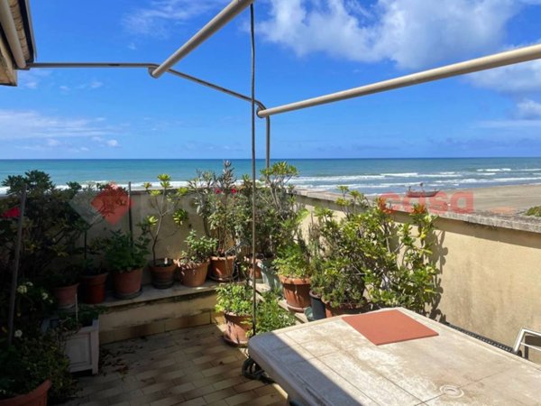 appartamento in vendita ad Ardea in zona Marina di Ardea