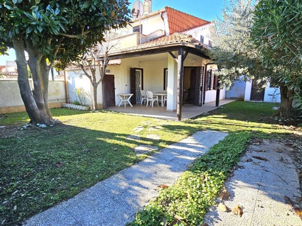 casa indipendente in vendita ad Ardea in zona Nuova California