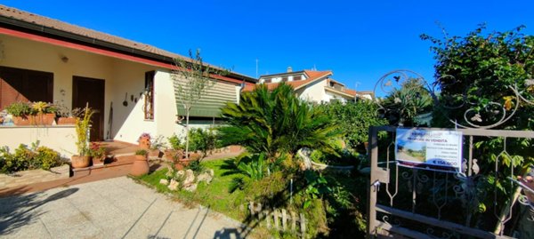 casa indipendente in vendita ad Ardea in zona Colle Romito