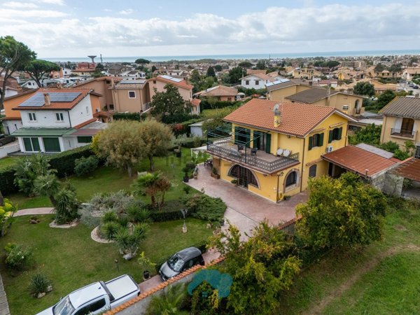 casa indipendente in vendita ad Ardea