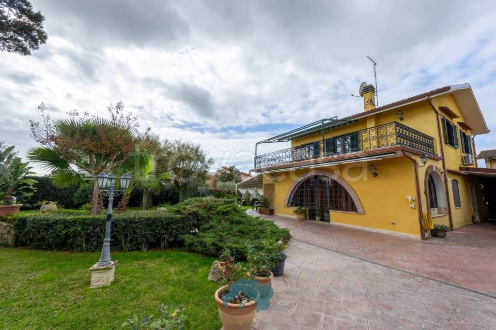 casa indipendente in vendita ad Ardea in zona Nuova California