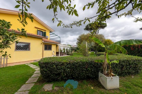 casa indipendente in vendita ad Ardea in zona Nuova California