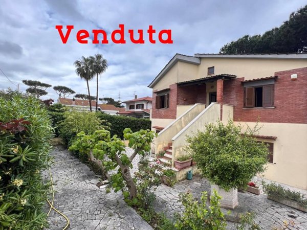 casa indipendente in vendita ad Ardea in zona Nuova California