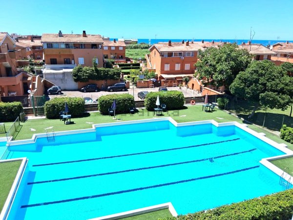 appartamento in vendita ad Ardea in zona Marina di Ardea