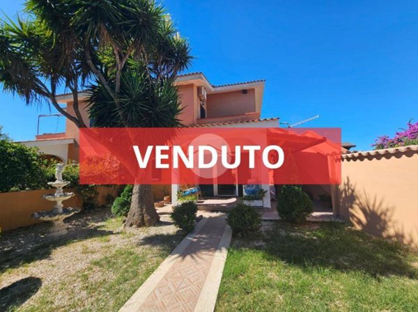 appartamento in vendita ad Ardea in zona Lido dei Pini