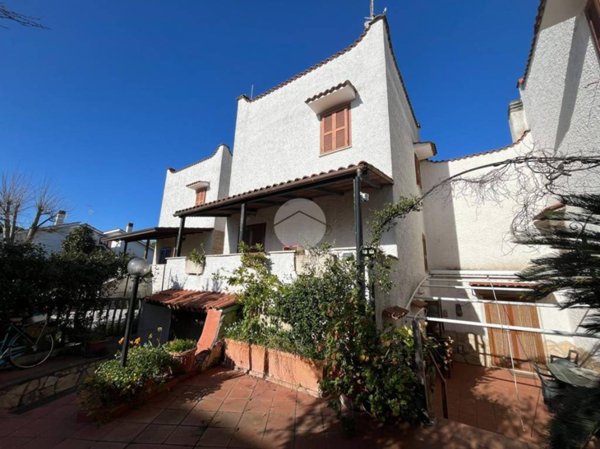 appartamento in vendita ad Ardea in zona Lido dei Pini