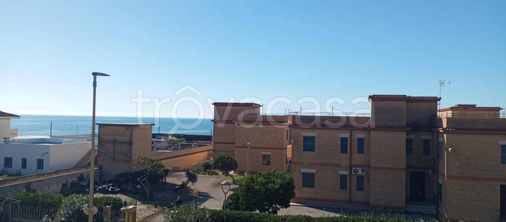 appartamento in vendita ad Ardea in zona Marina di Ardea