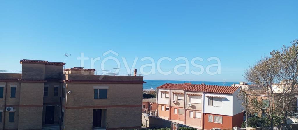 appartamento in vendita ad Ardea in zona Marina di Ardea