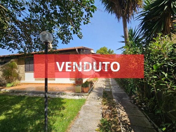 appartamento in vendita ad Ardea in zona Colle Romito