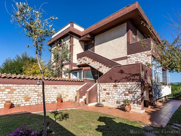 casa indipendente in vendita ad Ardea in zona Nuova Florida