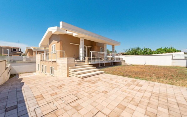 casa indipendente in vendita ad Ardea in zona Nuova Florida