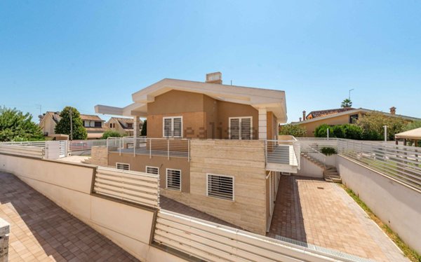 casa indipendente in vendita ad Ardea in zona Banditella