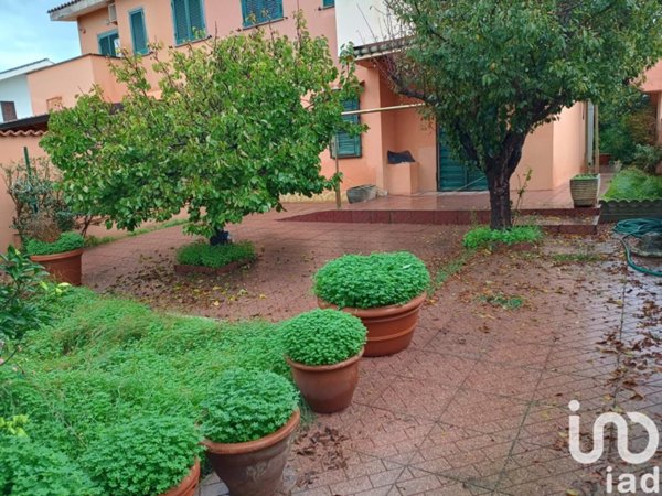 casa indipendente in vendita ad Ardea in zona Lido dei Pini