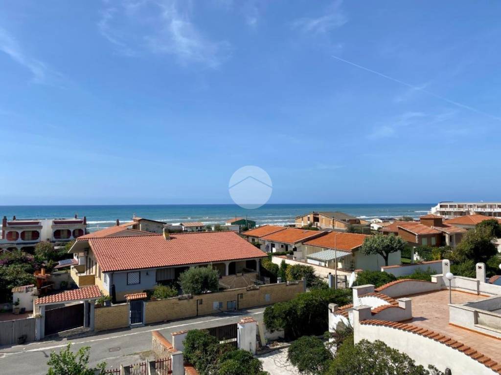 casa indipendente in vendita ad Ardea in zona Marina di Ardea