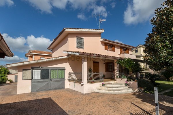 casa indipendente in vendita ad Ardea in zona Banditella