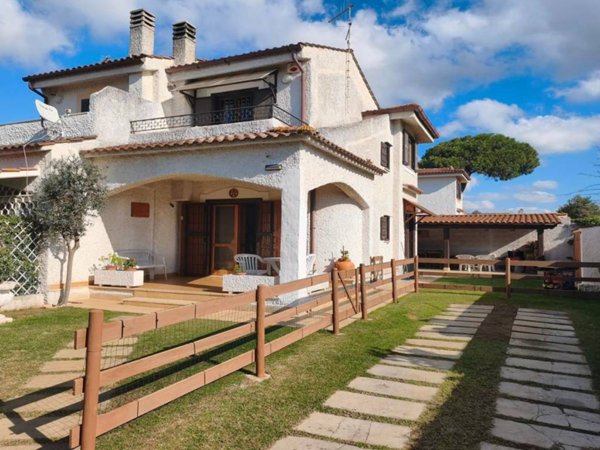casa indipendente in vendita ad Ardea in zona Colle Romito