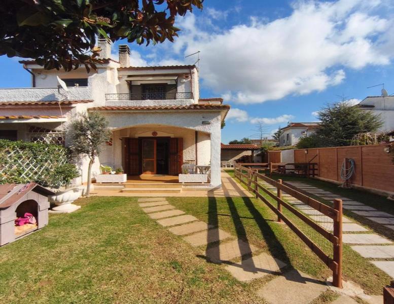 casa indipendente in vendita ad Ardea in zona Colle Romito