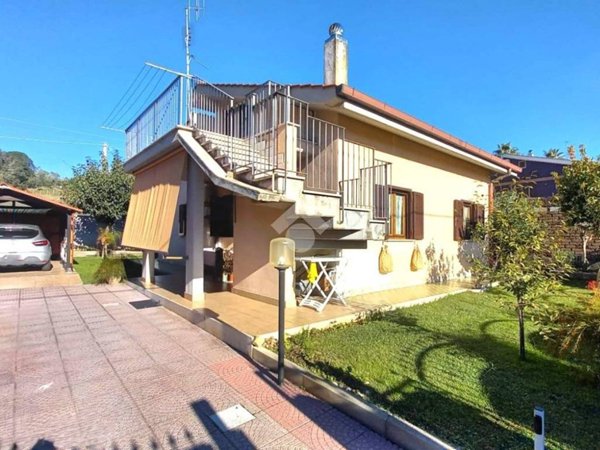 casa indipendente in vendita ad Ardea in zona Banditella
