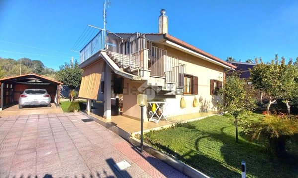 casa indipendente in vendita ad Ardea in zona Banditella