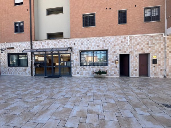 locale commerciale in vendita ad Ardea