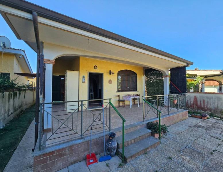 casa indipendente in vendita ad Ardea in zona Colle Romito