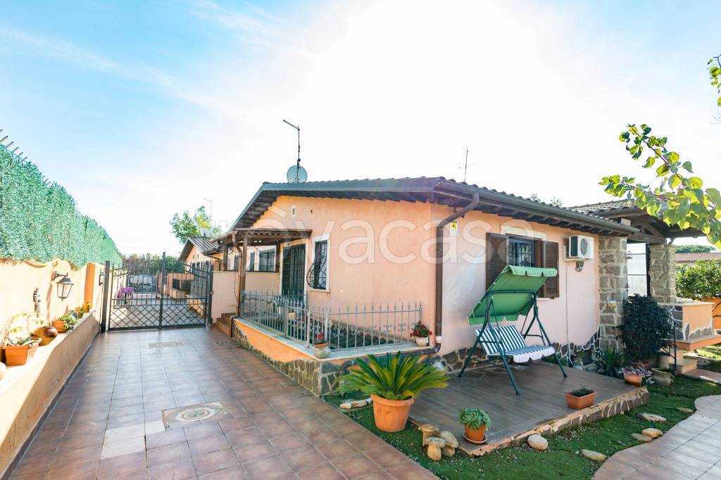 casa indipendente in vendita ad Ardea in zona Colle Romito